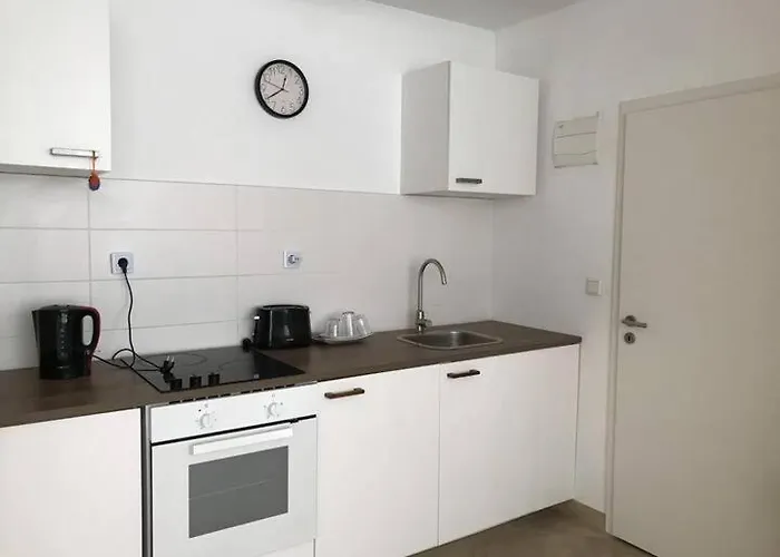 Апартаменты City Lodge Apartment *