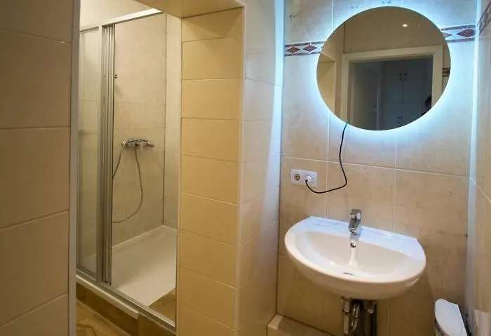 Апартаменты City Lodge Apartment *