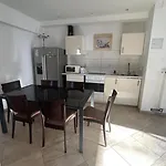 City Lodge Apartment 아파트 *